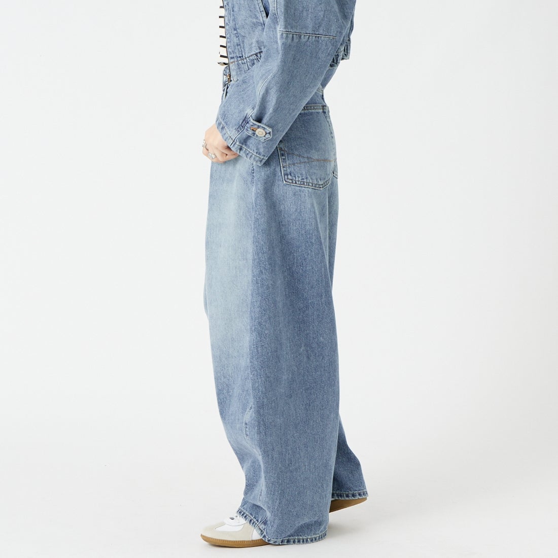 SOMETHING [サムシング] バギーバルーンデニムパンツ [SA1125] 66 L.BLUE &&モデル身長：162cm 着用サイズ：XS&&
