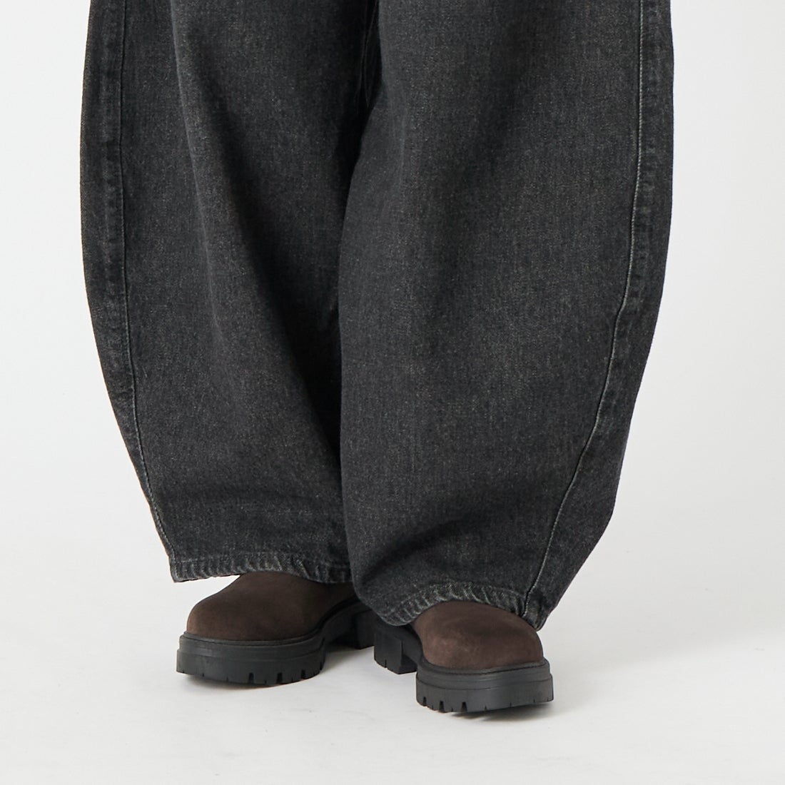 SOMETHING [サムシング] バギーバルーンデニムパンツ [SA1125] 83 BLACK &&モデル身長：162cm 着用サイズ：XS&&
