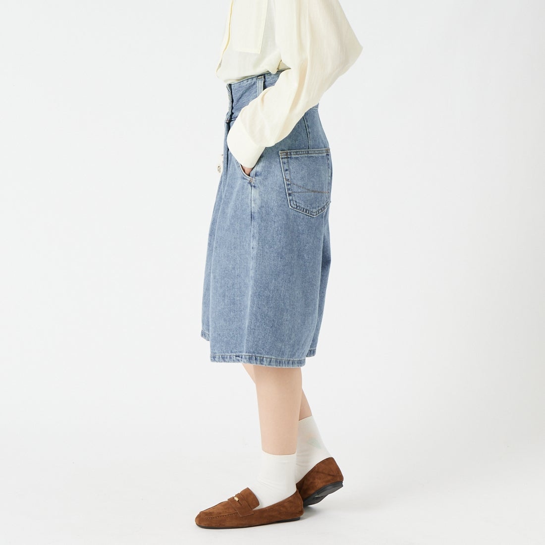 SOMETHING [サムシング] ラップデニムショーツ [SA1801] 94 L.BLUE &&モデル身長：162cm 着用サイズ：S&&