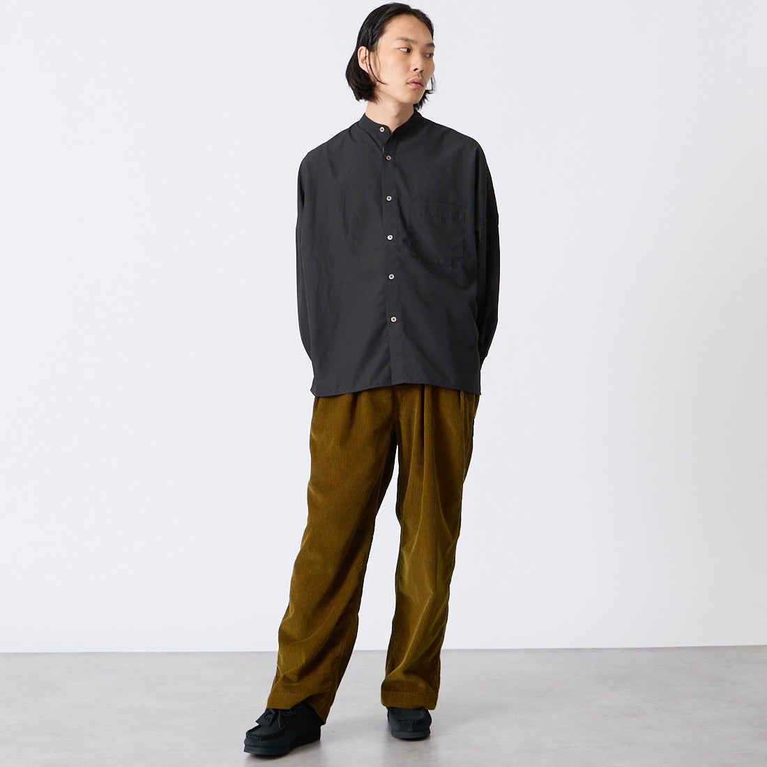 iori [イオリ] 別注 コーデュロイ2タックトラウザーズ [IORI90-JF] BROWN &&モデル身長：175cm 着用サイズ：2&&