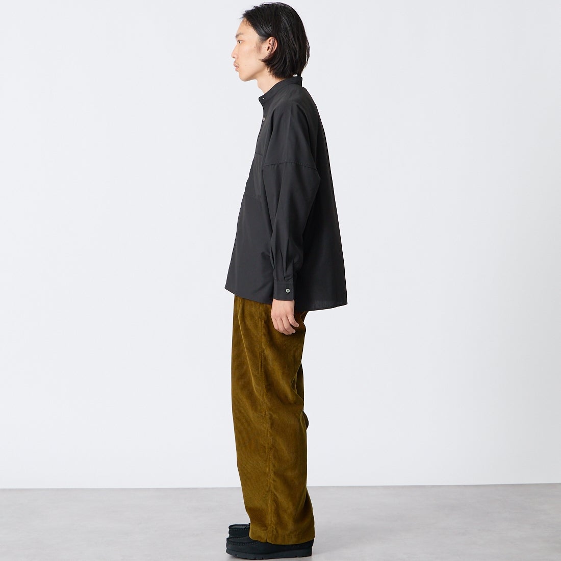 iori [イオリ] 別注 コーデュロイ2タックトラウザーズ [IORI90-JF] BROWN &&モデル身長：175cm 着用サイズ：2&&