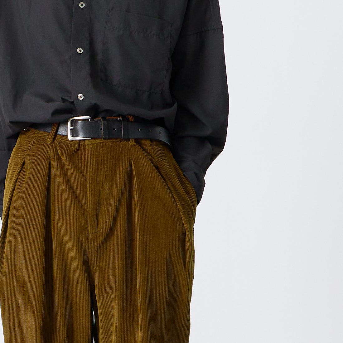 iori [イオリ] 別注 コーデュロイ2タックトラウザーズ [IORI90-JF] BROWN &&モデル身長：175cm 着用サイズ：2&&