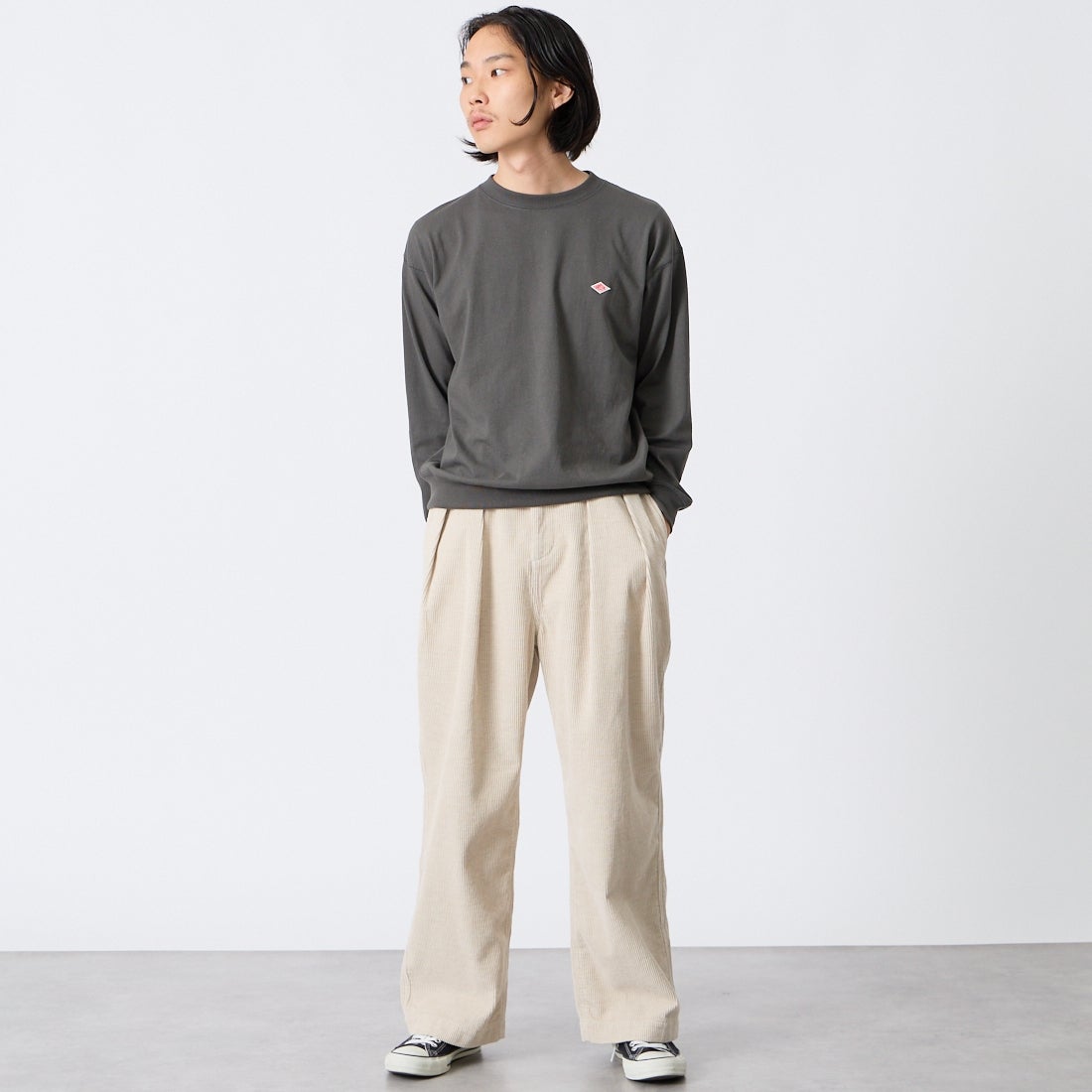 iori [イオリ] 別注 コーデュロイ2タックトラウザーズ [IORI90-JF] BEIGE &&モデル身長：175cm 着用サイズ：2&&