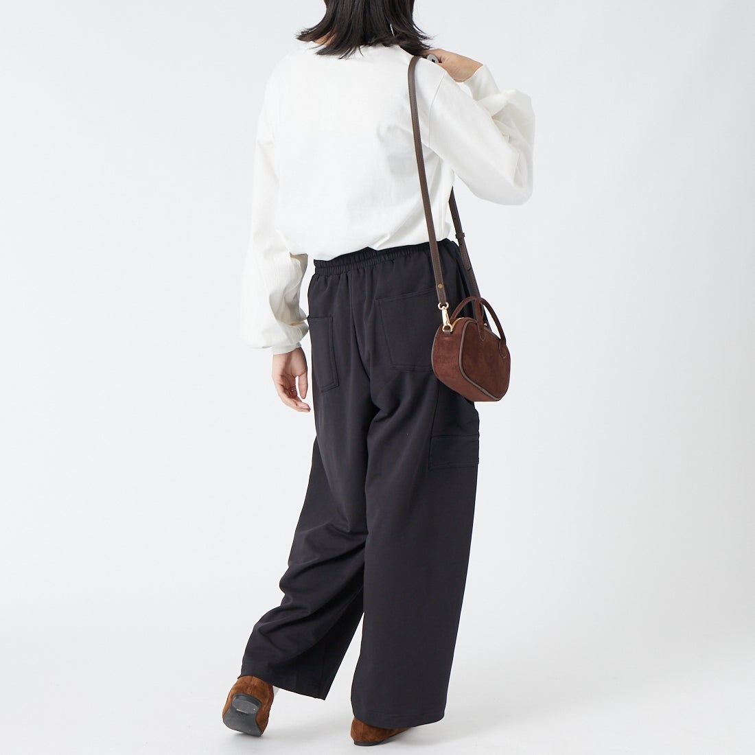 DIGNITE COLLIER [ディニテコリエ] カーブパンツ [80269050] 004 ﾌﾞﾗｯｸ &&モデル身長：162cm 着用サイズ：F&&