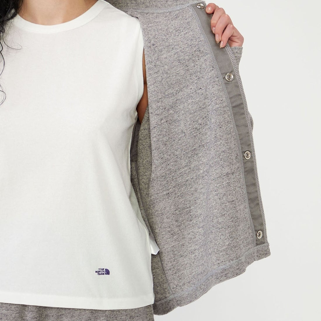 THE NORTH FACE PURPLE LABEL [ザ ノースフェイス パープルレーベル] フィールド スナップ カーディガン [N26FH037] Z MIX GRAY &&モデル身長：161cm 着用サイズ：WS&&