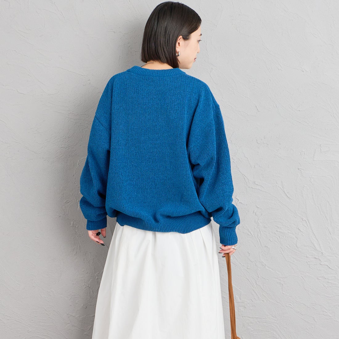 UMBRO [アンブロ] 別注 ワンポイントロゴ刺繍 モールニットプルオーバー [UMIN26-PO01-JF] BLUE &&モデル身長：150cm 着用サイズ：S&&