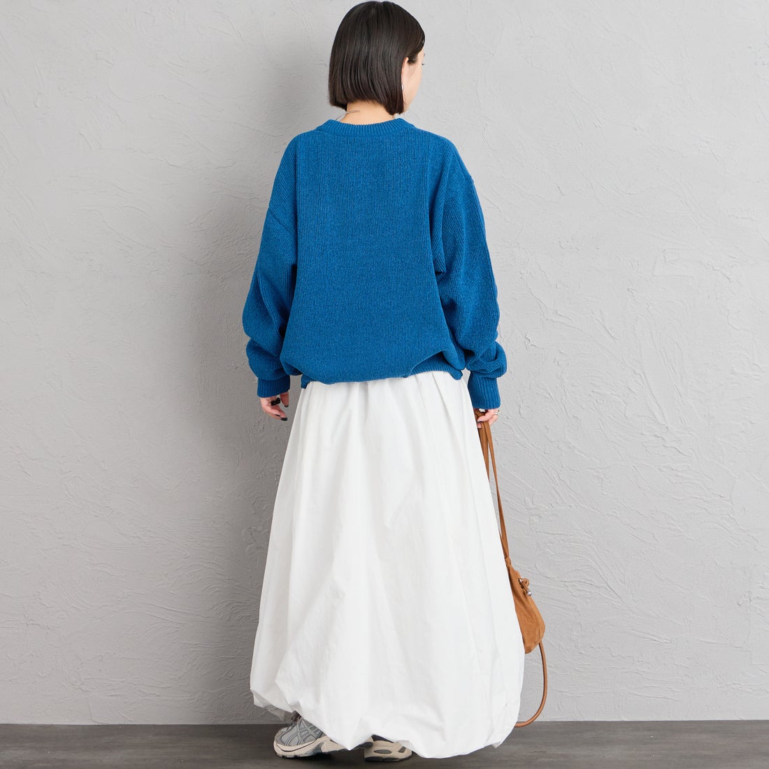 UMBRO [アンブロ] 別注 ワンポイントロゴ刺繍 モールニットプルオーバー [UMIN26-PO01-JF] BLUE &&モデル身長：150cm 着用サイズ：S&&