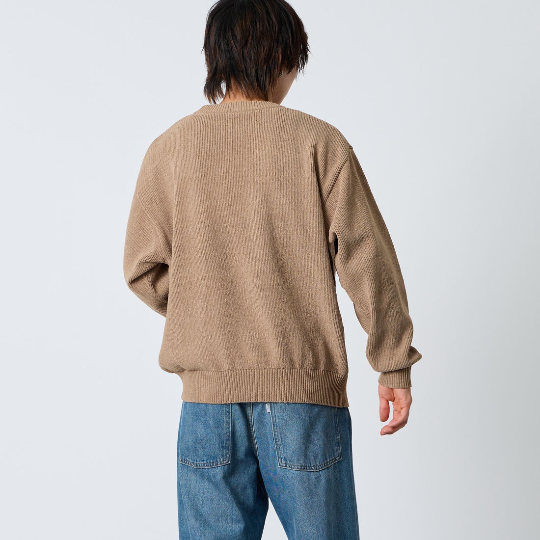 UMBRO [アンブロ] 別注 ワンポイントロゴ刺繍 モールニットプルオーバー [UMIN26-PO01-JF] BEIGE &&モデル身長：177cm 着用サイズ：L&&