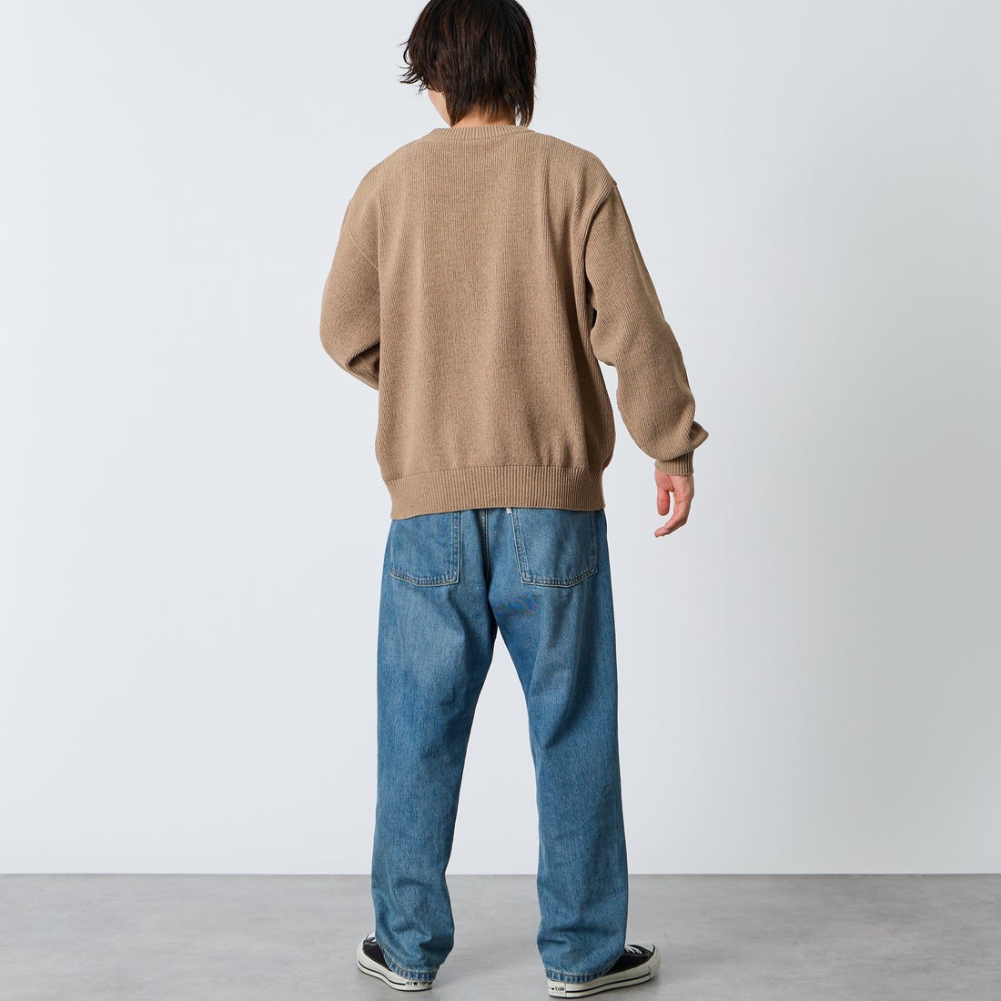 UMBRO [アンブロ] 別注 ワンポイントロゴ刺繍 モールニットプルオーバー [UMIN26-PO01-JF] BEIGE &&モデル身長：177cm 着用サイズ：L&&