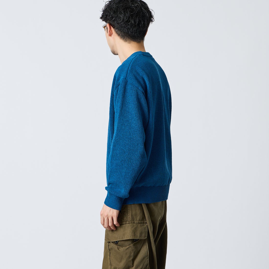 UMBRO [アンブロ] 別注 ワンポイントロゴ刺繍 モールニットプルオーバー [UMIN26-PO01-JF] BLUE &&モデル身長：168cm 着用サイズ：L&&