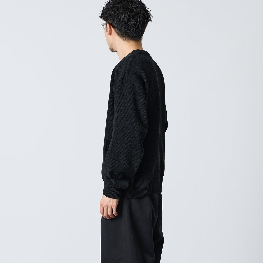 UMBRO [アンブロ] 別注 ワンポイントロゴ刺繍 モールニットプルオーバー [UMIN26-PO01-JF] BLACK &&モデル身長：168cm 着用サイズ：L&&