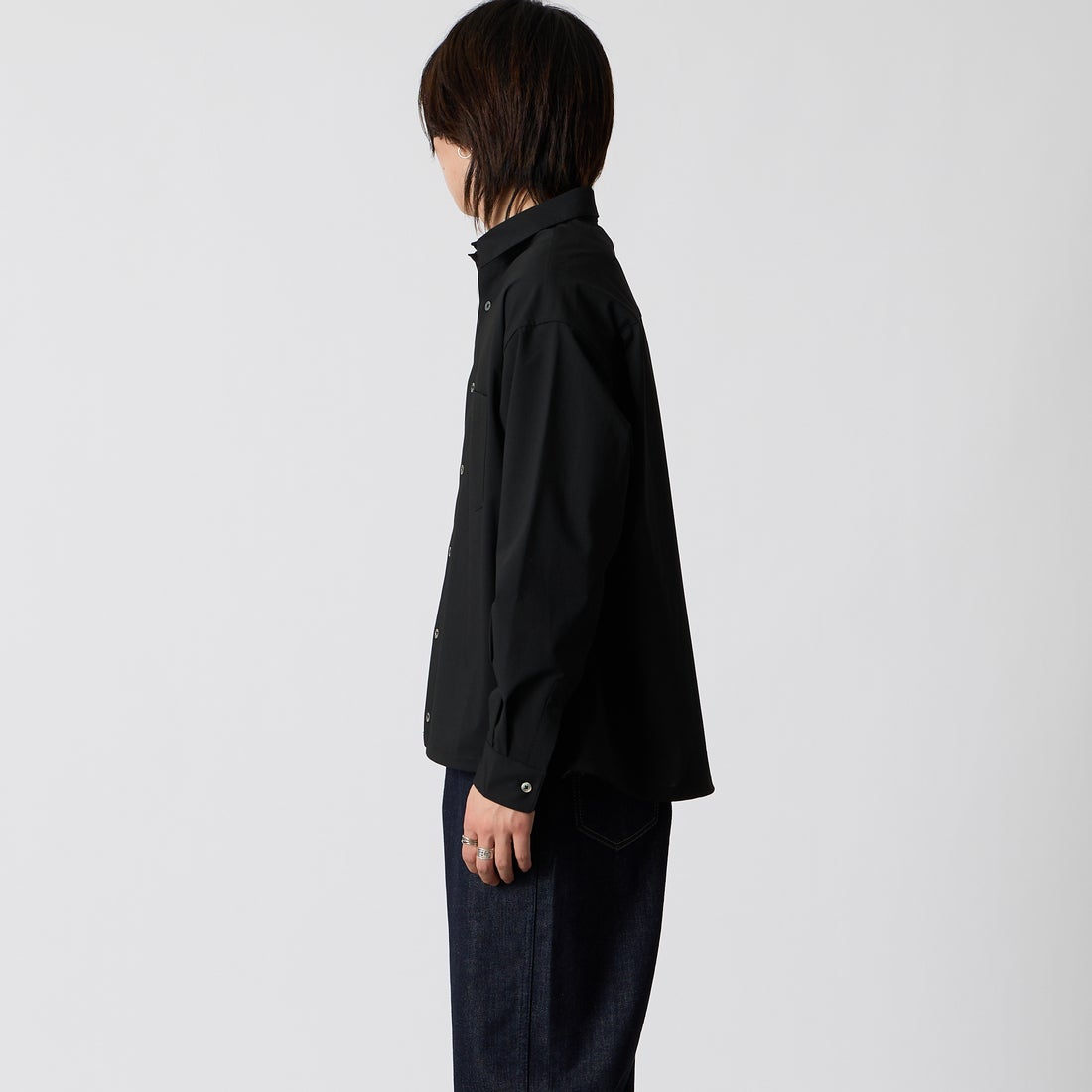 SLICK [スリック] T/R ストレッチギャバジン ドローストリングシャツ [5120310] 700 BLACK &&モデル身長：177cm 着用サイズ：1&&