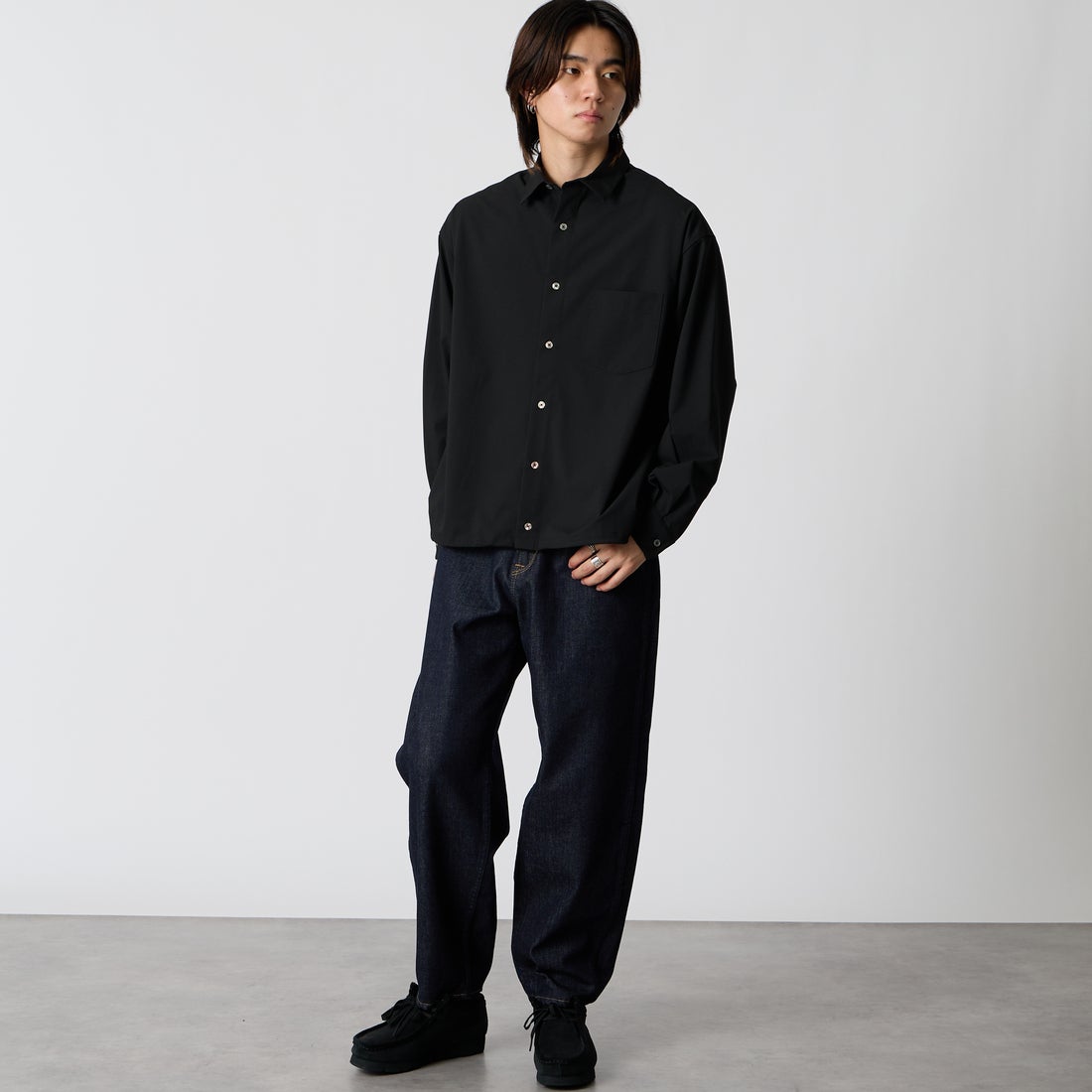 SLICK [スリック] T/R ストレッチギャバジン ドローストリングシャツ [5120310] 700 BLACK &&モデル身長：177cm 着用サイズ：1&&