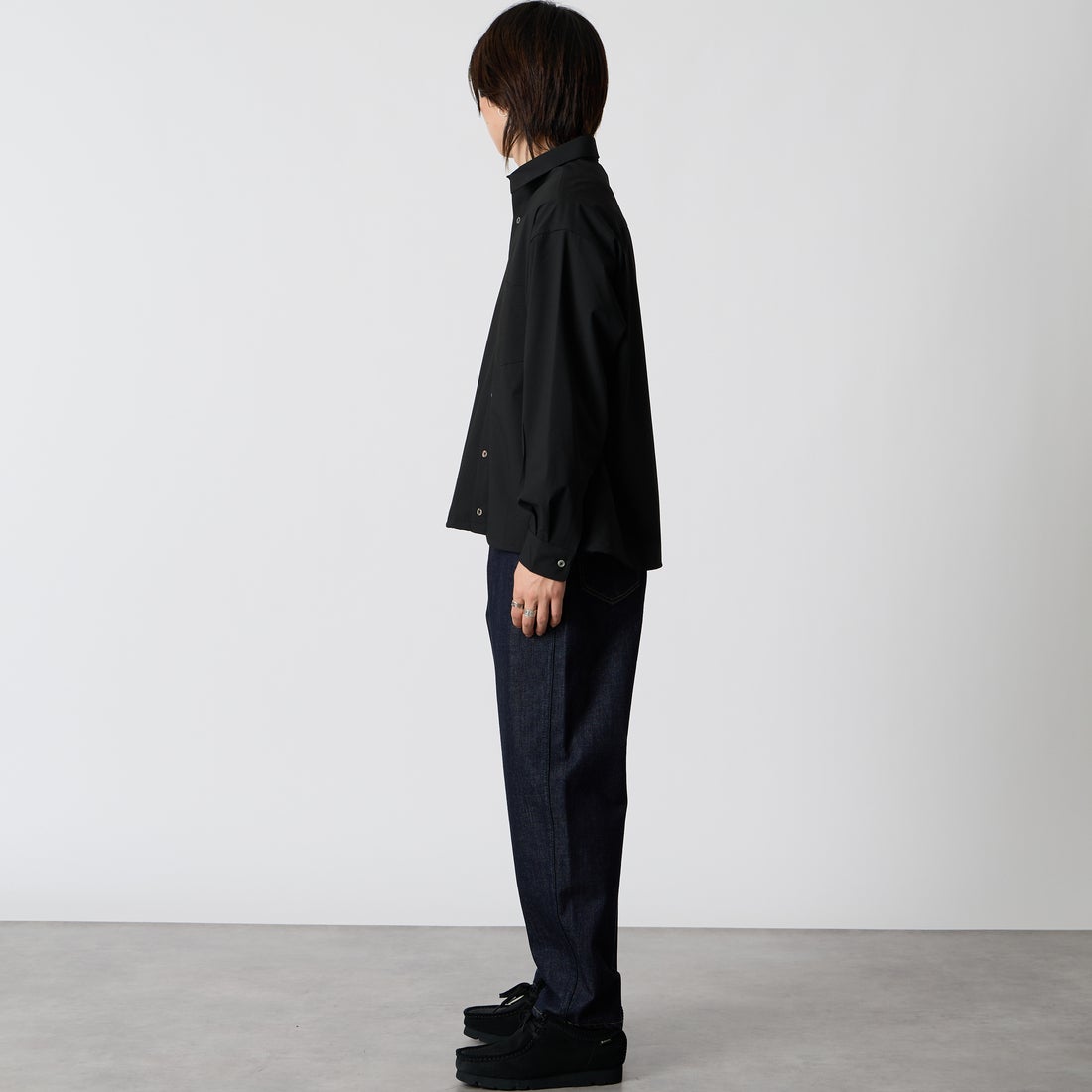 SLICK [スリック] T/R ストレッチギャバジン ドローストリングシャツ [5120310] 700 BLACK &&モデル身長：177cm 着用サイズ：1&&
