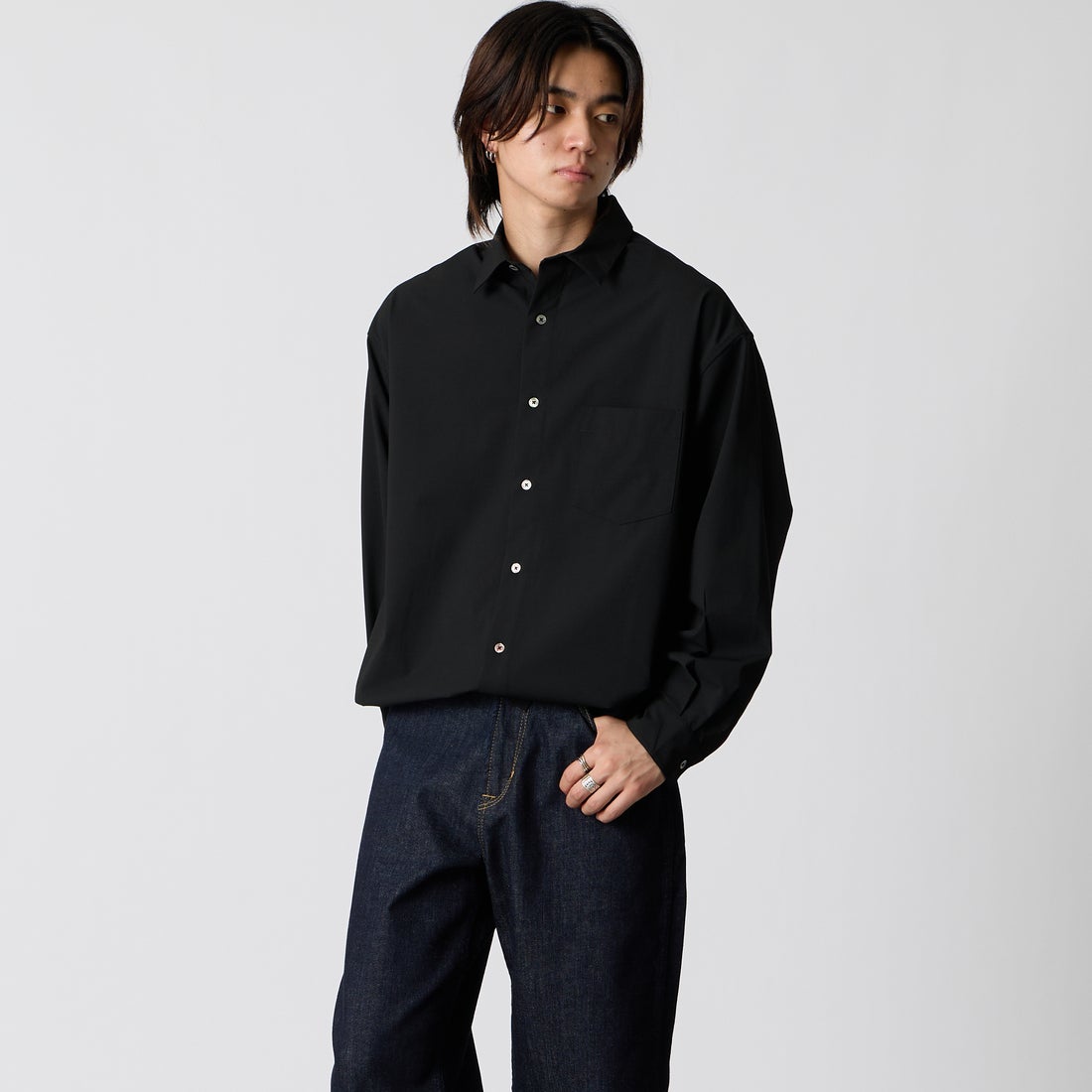 SLICK [スリック] T/R ストレッチギャバジン ドローストリングシャツ [5120310] 700 BLACK &&モデル身長：177cm 着用サイズ：1&&