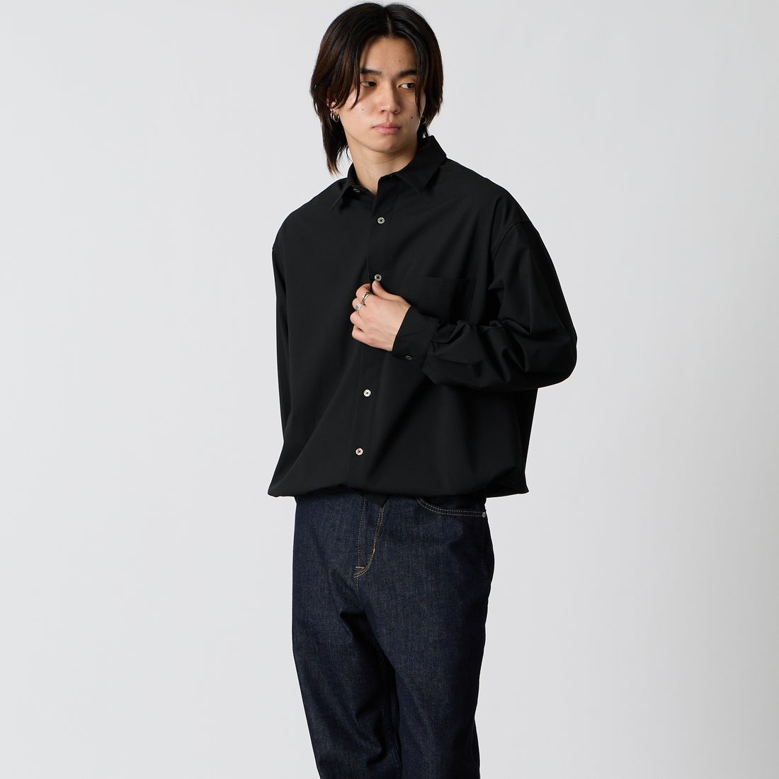 SLICK [スリック] T/R ストレッチギャバジン ドローストリングシャツ [5120310] 700 BLACK &&モデル身長：177cm 着用サイズ：1&&