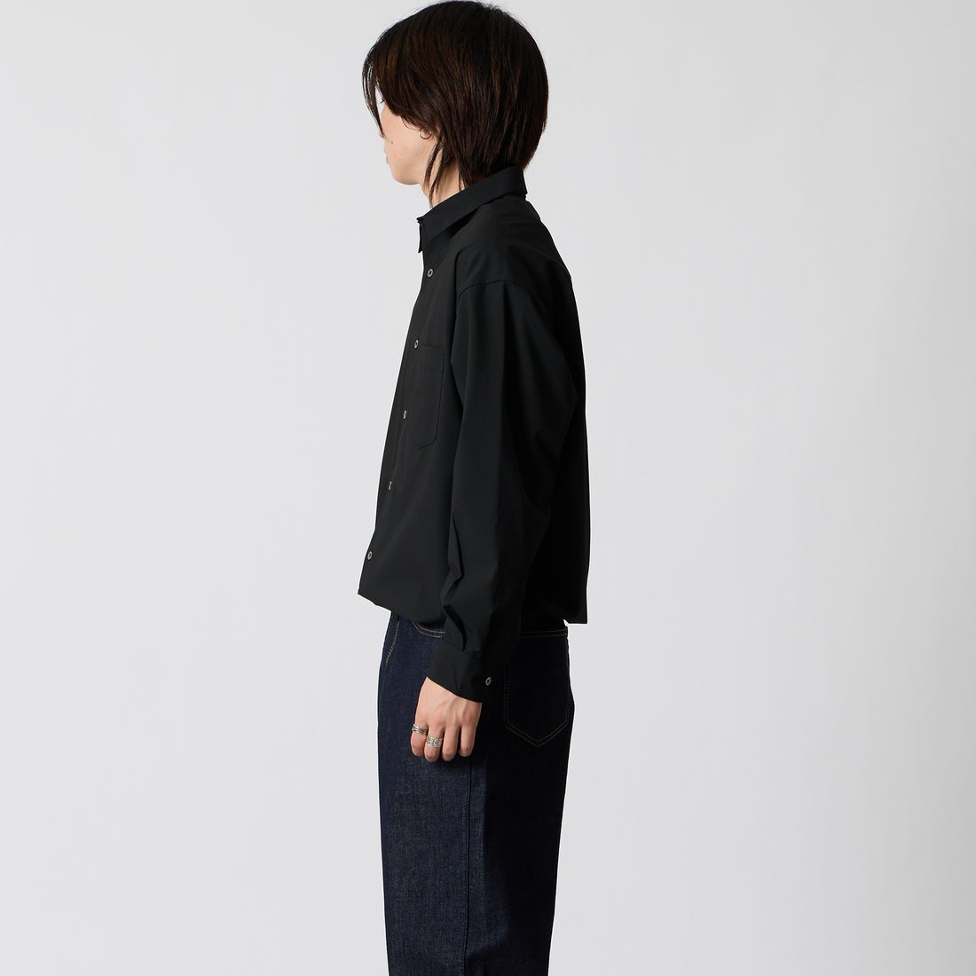 SLICK [スリック] T/R ストレッチギャバジン ドローストリングシャツ [5120310] 700 BLACK &&モデル身長：177cm 着用サイズ：1&&