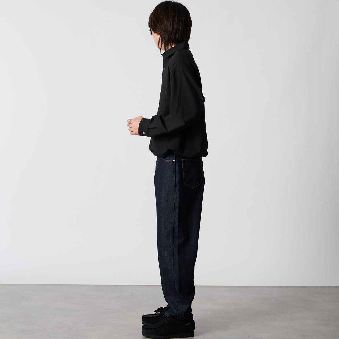 SLICK [スリック] T/R ストレッチギャバジン ドローストリングシャツ [5120310] 700 BLACK &&モデル身長：177cm 着用サイズ：1&&