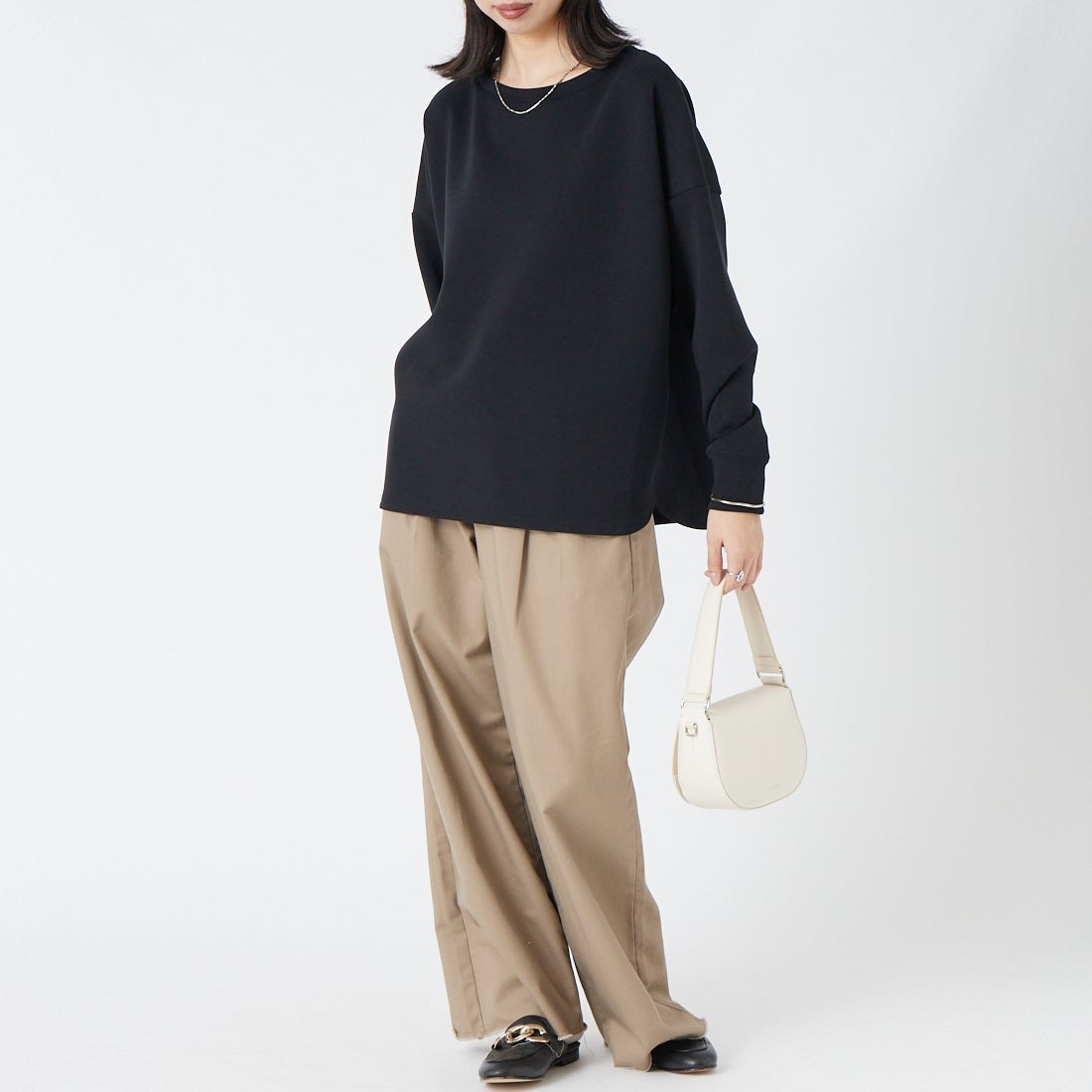 MICA&DEAL [マイカアンドディール] ヘムラウンドポンチプルオーバー [0126309075] BLACK &&モデル身長：162cm 着用サイズ：F&&