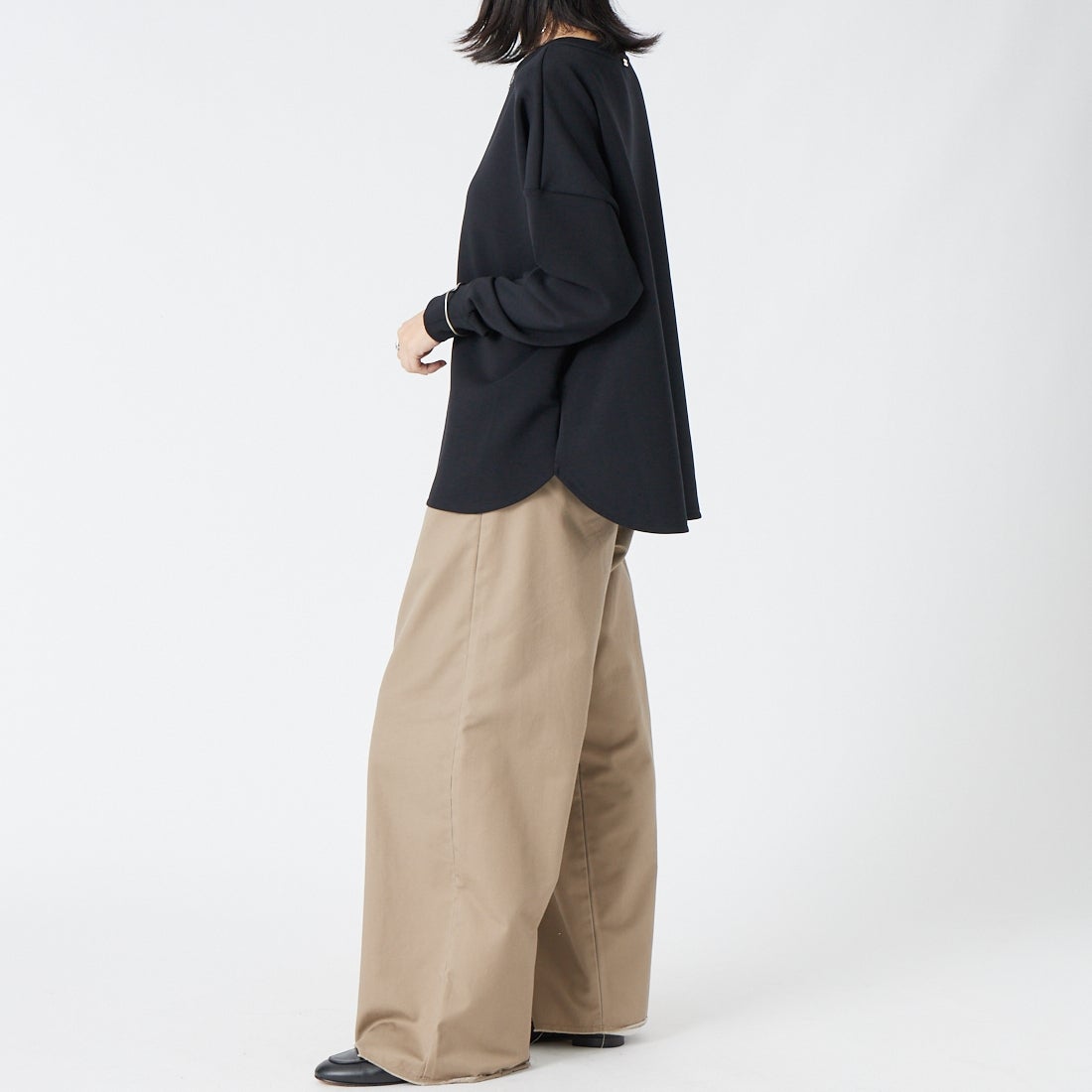 MICA&DEAL [マイカアンドディール] ヘムラウンドポンチプルオーバー [0126309075] BLACK &&モデル身長：162cm 着用サイズ：F&&