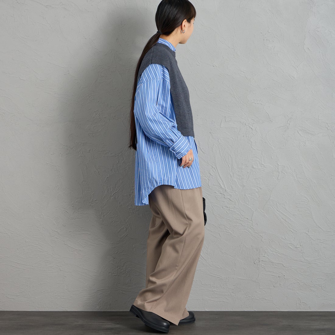mizuiro ind [ミズイロインド] アシンメトリークルーネックプルオーバー [3-220163] 91 GRAY &&モデル身長：156cm 着用サイズ：F&&