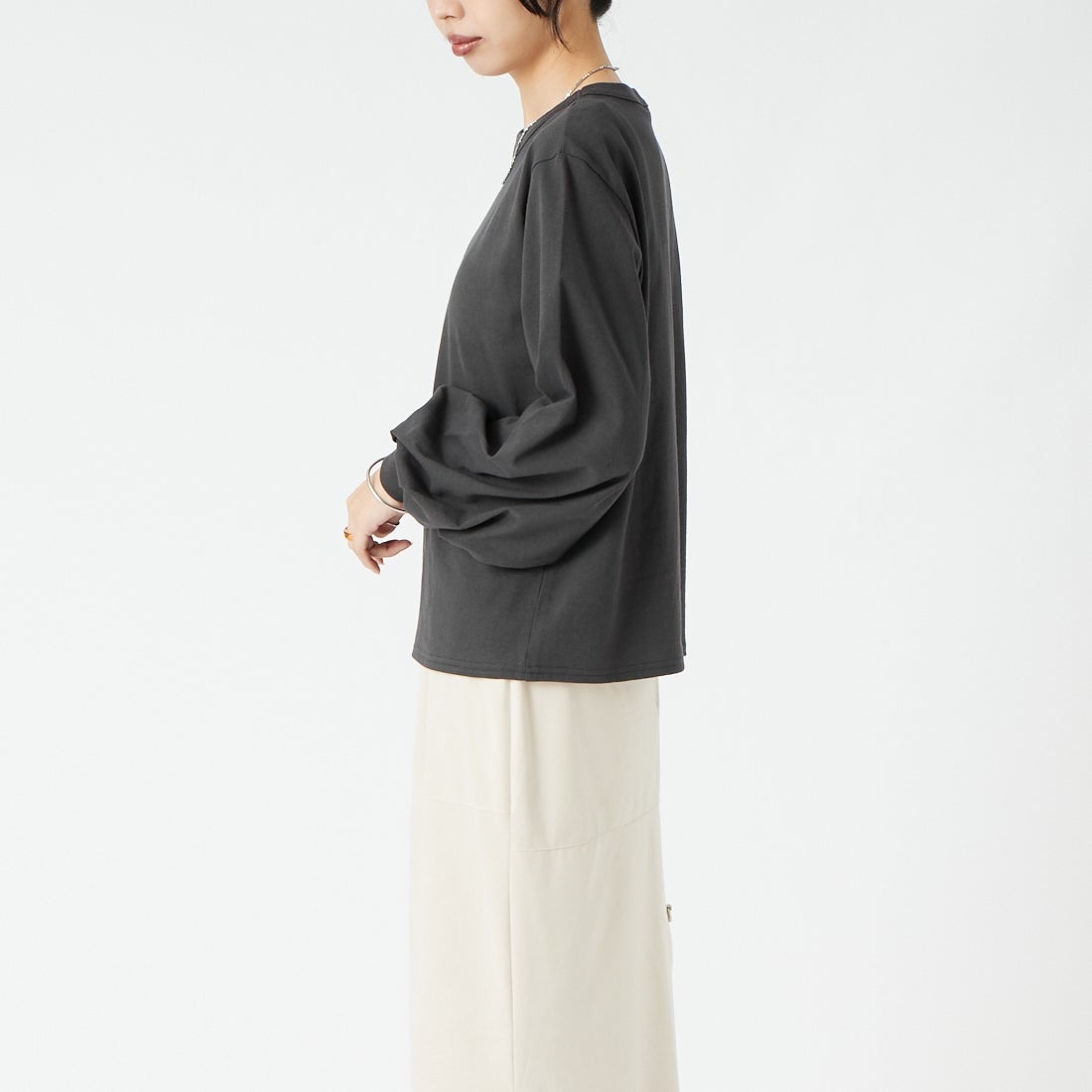 mizuiro ind [ミズイロインド] パフスリーブロングTシャツ [3-210078] 93 D.GRAY &&モデル身長：162cm 着用サイズ：F&&