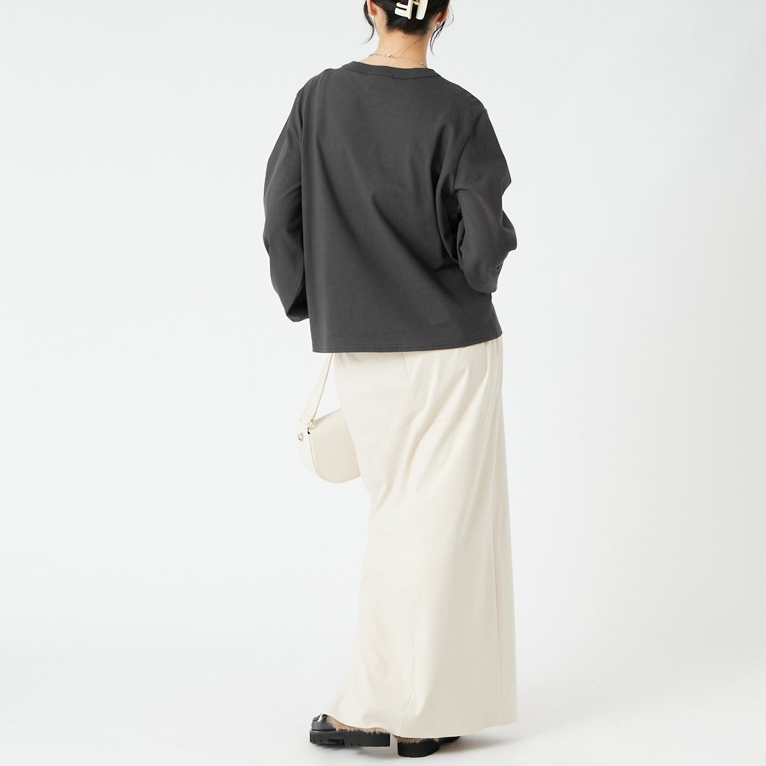 mizuiro ind [ミズイロインド] パフスリーブロングTシャツ [3-210078] 93 D.GRAY &&モデル身長：162cm 着用サイズ：F&&