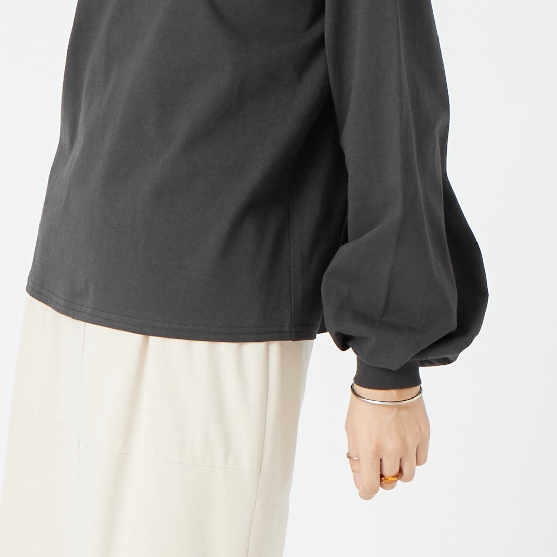 mizuiro ind [ミズイロインド] パフスリーブロングTシャツ [3-210078] 93 D.GRAY &&モデル身長：162cm 着用サイズ：F&&