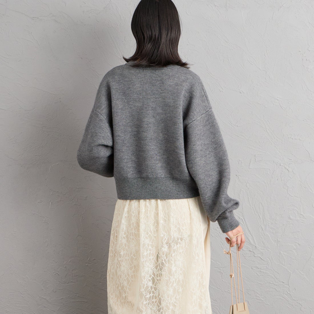 nenom [ネノム] ワンポイントロゴ刺繍 Wフェイスニットプルオーバー [NE26331012] 08 CHARCOA &&モデル身長：162cm 着用サイズ：F&&
