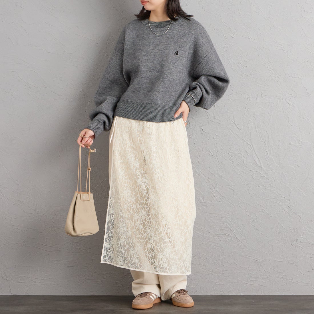 nenom [ネノム] ワンポイントロゴ刺繍 Wフェイスニットプルオーバー [NE26331012] 08 CHARCOA &&モデル身長：162cm 着用サイズ：F&&