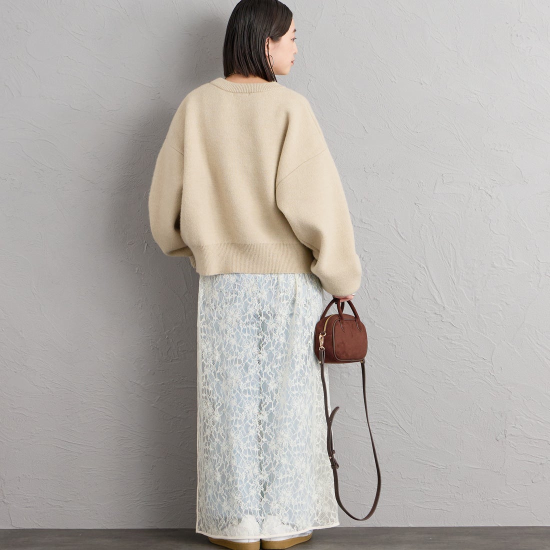 nenom [ネノム] ワンポイントロゴ刺繍 Wフェイスニットプルオーバー [NE26331012] 22 BEIGE &&モデル身長：150cm 着用サイズ：F&&