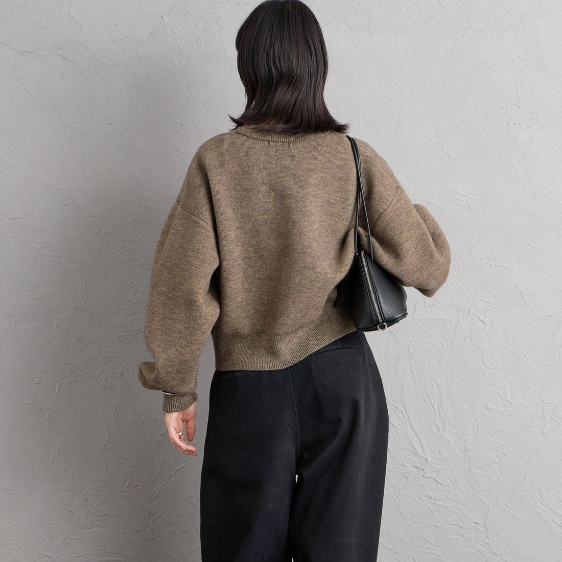nenom [ネノム] ワンポイントロゴ刺繍 Wフェイスニットプルオーバー [NE26331012] 26 MOCHA &&モデル身長：162cm 着用サイズ：F&&