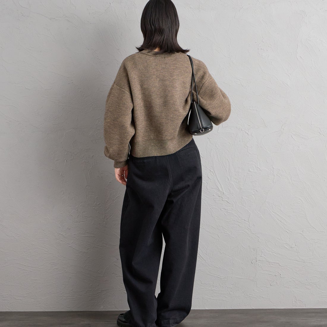 nenom [ネノム] ワンポイントロゴ刺繍 Wフェイスニットプルオーバー [NE26331012] 26 MOCHA &&モデル身長：162cm 着用サイズ：F&&