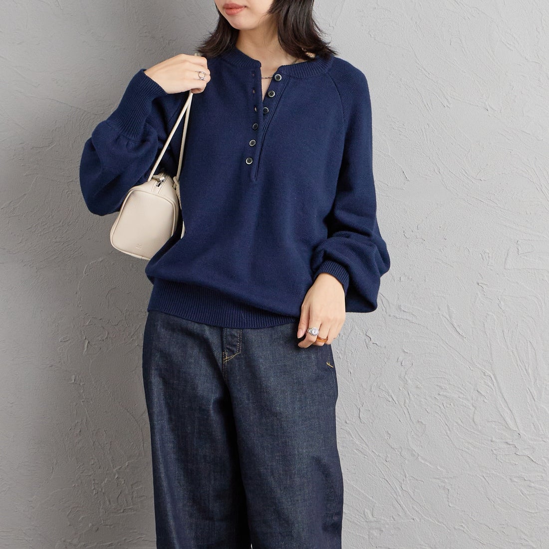 nenom [ネノム] ヘンリーネック スウェットライクニット [NE26331011] 16 NAVY &&モデル身長：162cm 着用サイズ：F&&