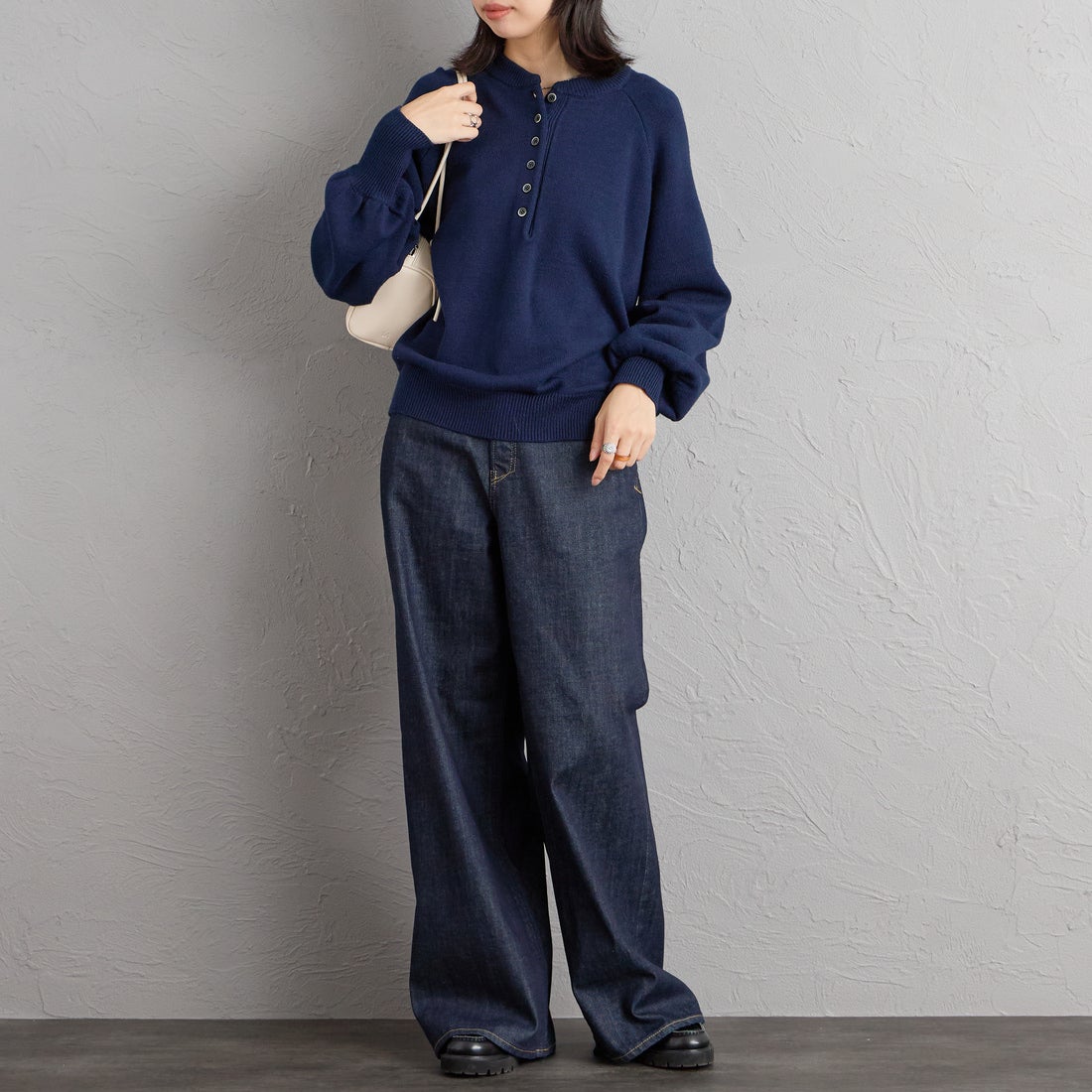nenom [ネノム] ヘンリーネック スウェットライクニット [NE26331011] 16 NAVY &&モデル身長：162cm 着用サイズ：F&&