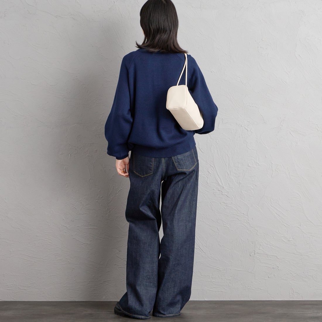 nenom [ネノム] ヘンリーネック スウェットライクニット [NE26331011] 16 NAVY &&モデル身長：162cm 着用サイズ：F&&