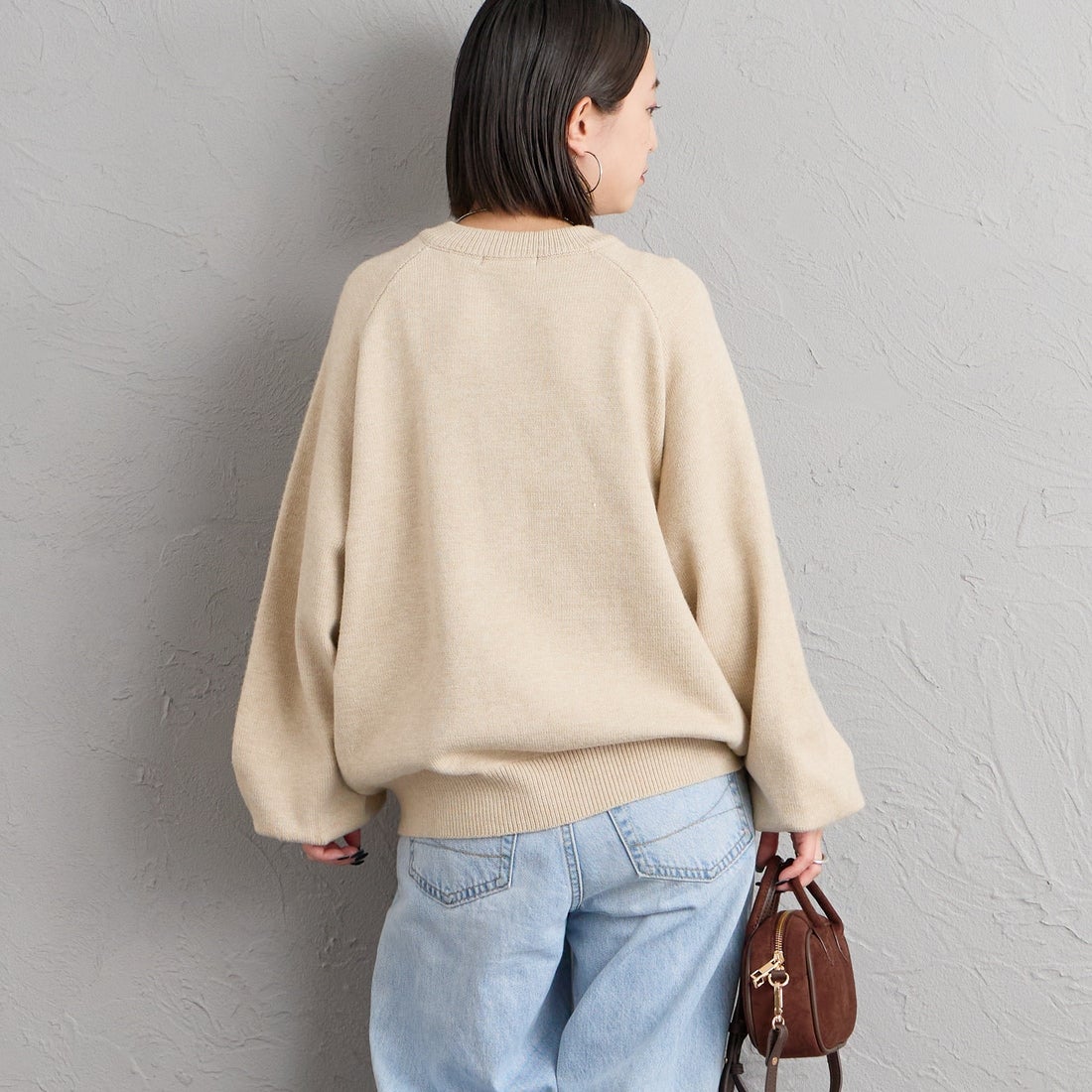 nenom [ネノム] ヘンリーネック スウェットライクニット [NE26331011] 22 BEIGE &&モデル身長：150cm 着用サイズ：F&&