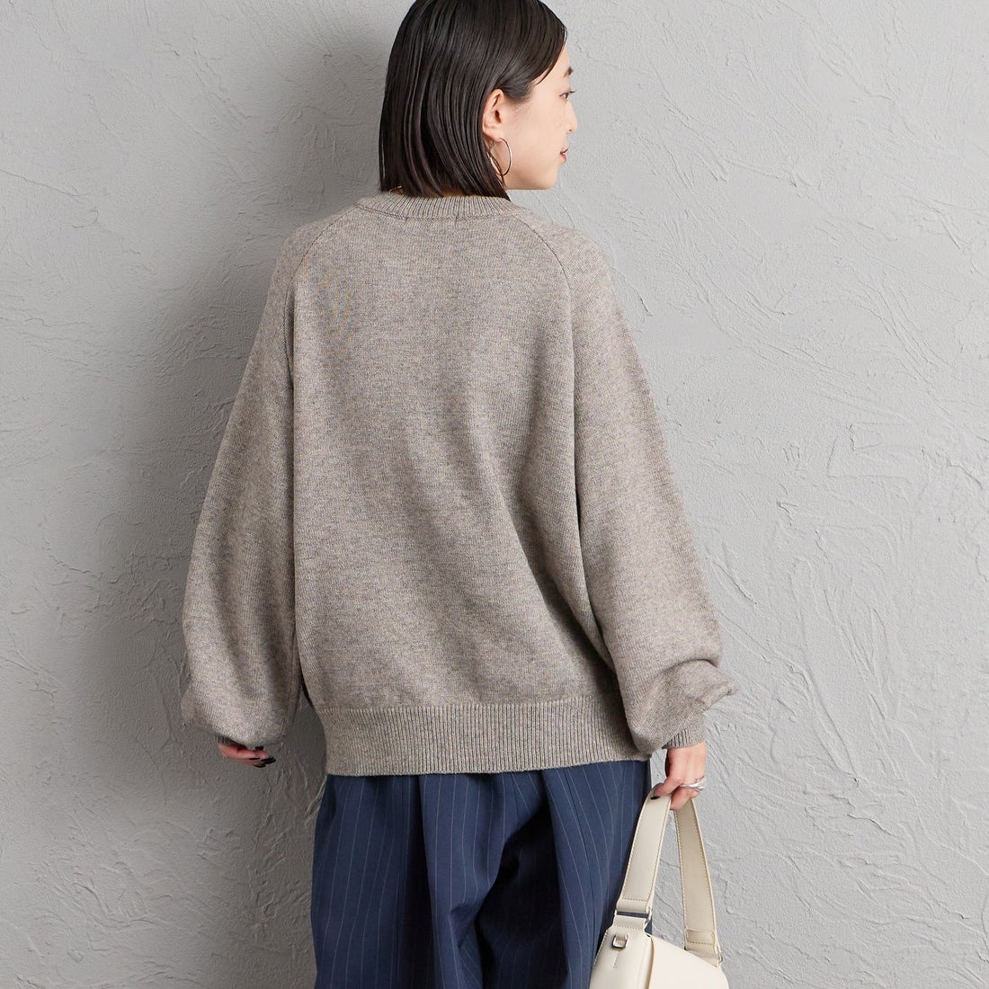 nenom [ネノム] ヘンリーネック スウェットライクニット [NE26331011] 06 T.GRAY &&モデル身長：150cm 着用サイズ：F&&