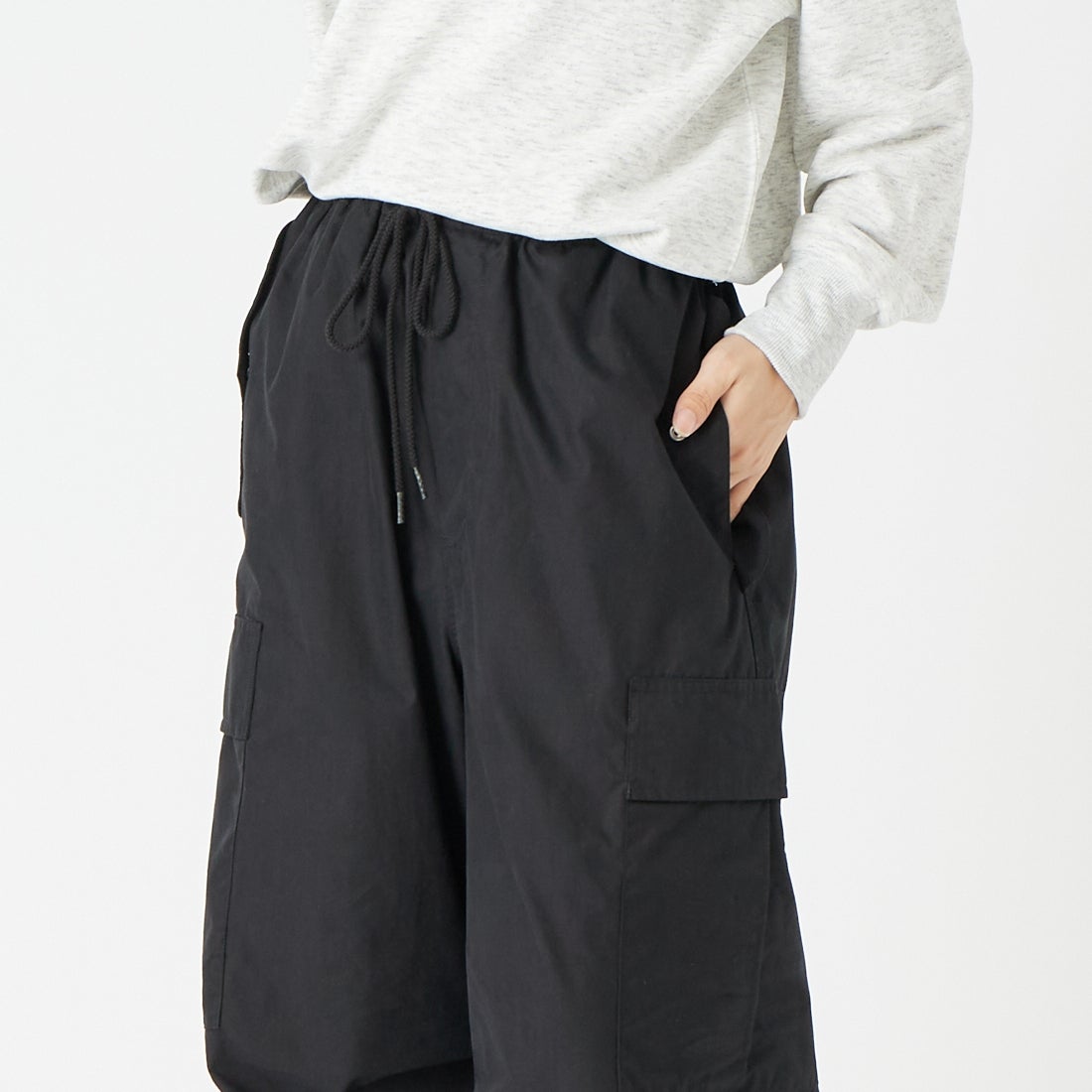 Noir Fabrik [ヌワールファブリック] パラシュートパンツ [IN41-PT-6] BLACK &&モデル身長：162cm 着用サイズ：XS&&