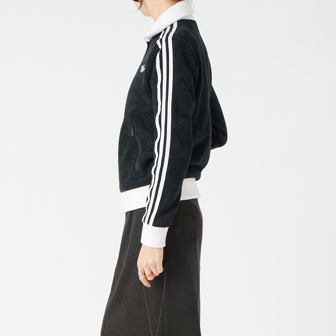 adidas Originals [アディダス オリジナルス] JENNIEコラボ トラックトップ [CC800] LD8924 &&モデル身長：162cm 着用サイズ：M&&