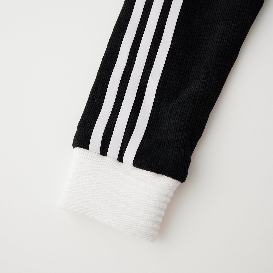 adidas Originals [アディダス オリジナルス] JENNIEコラボ トラックトップ [CC800] LD8924