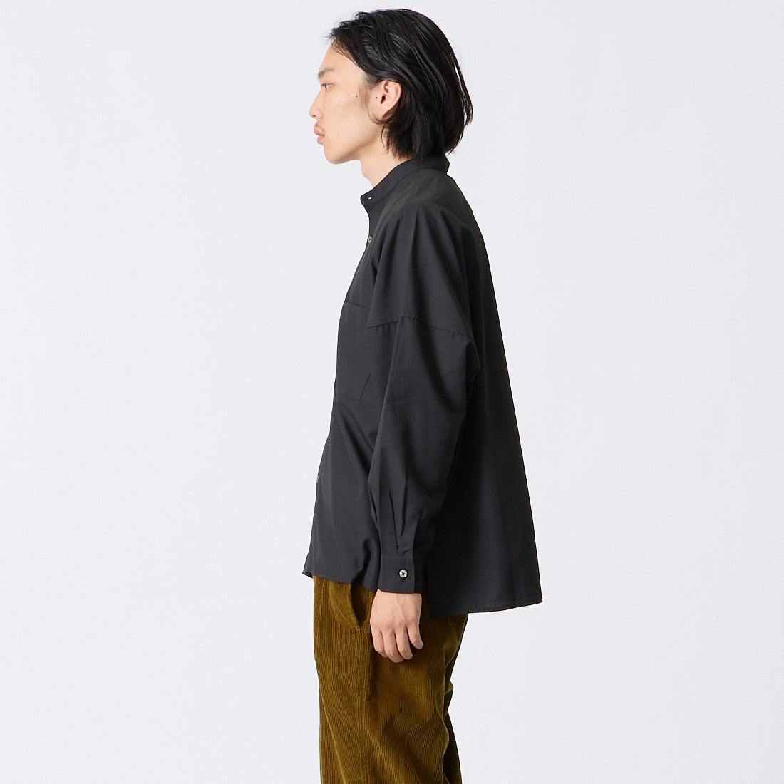 SLICK [スリック] コットンライクブロード バンドカラーリラックスシャツ [5121070] 700 BLACK &&モデル身長：175cm 着用サイズ：1&&
