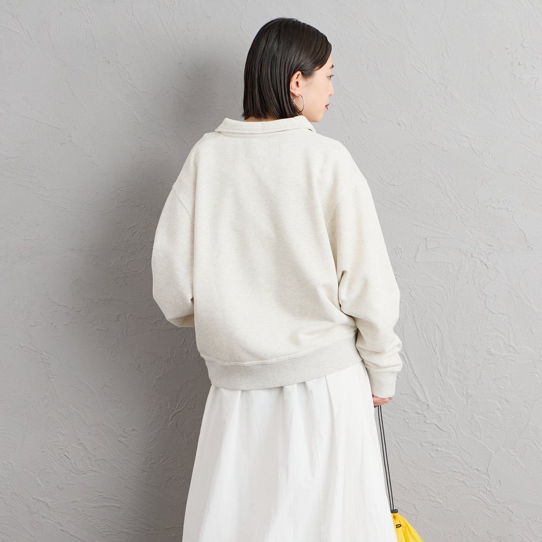 UNIVERSAL OVERALL [ユニバーサルオーバーオール] 別注 ハーフジップポロスウェット [U2632206IN-JF] OATMEAL &&モデル身長：150cm 着用サイズ：F&&