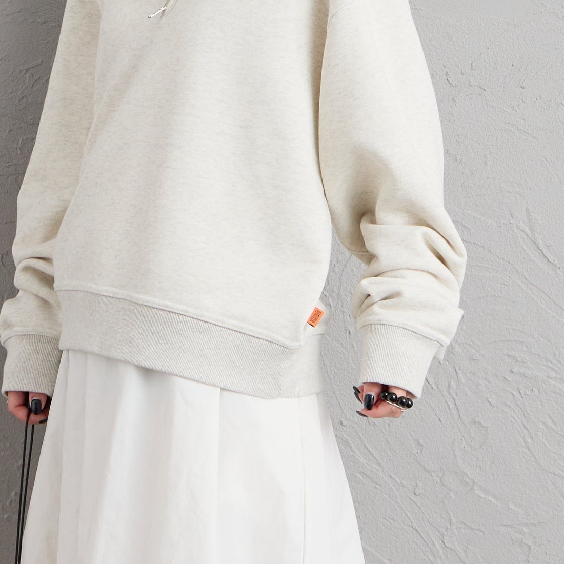 UNIVERSAL OVERALL [ユニバーサルオーバーオール] 別注 ハーフジップポロスウェット [U2632206IN-JF] OATMEAL &&モデル身長：150cm 着用サイズ：F&&