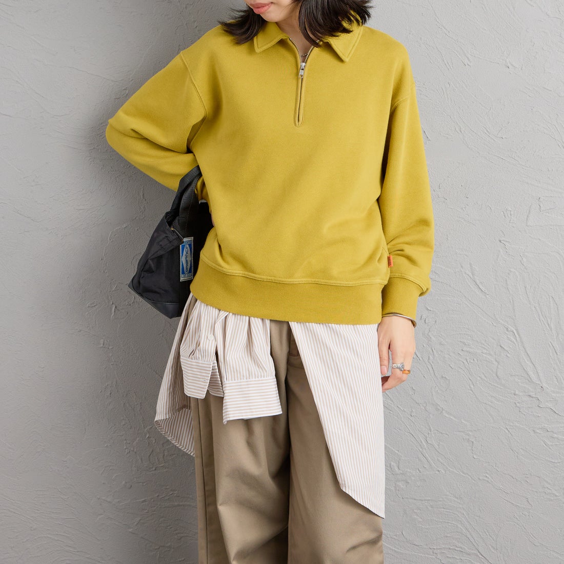 UNIVERSAL OVERALL [ユニバーサルオーバーオール] 別注 ハーフジップポロスウェット [U2632206IN-JF] PISTACHIO &&モデル身長：162cm 着用サイズ：F&&