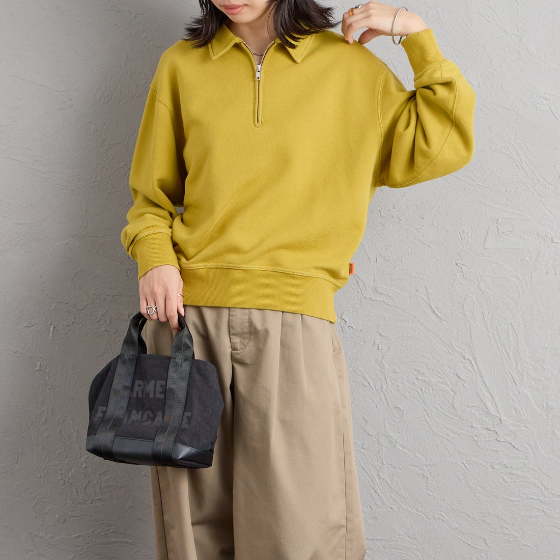 UNIVERSAL OVERALL [ユニバーサルオーバーオール] 別注 ハーフジップポロスウェット [U2632206IN-JF] PISTACHIO &&モデル身長：162cm 着用サイズ：F&&