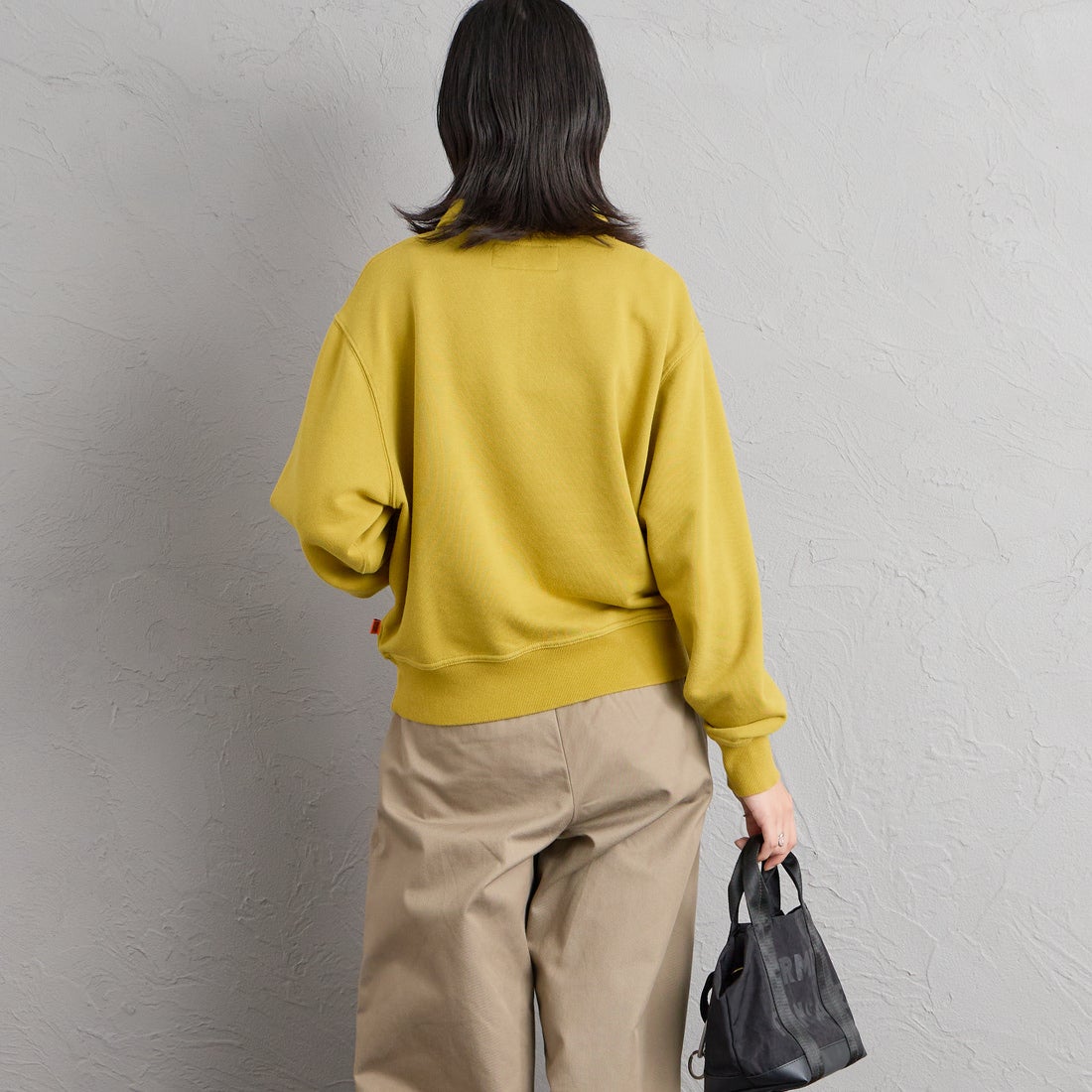 UNIVERSAL OVERALL [ユニバーサルオーバーオール] 別注 ハーフジップポロスウェット [U2632206IN-JF] PISTACHIO &&モデル身長：162cm 着用サイズ：F&&