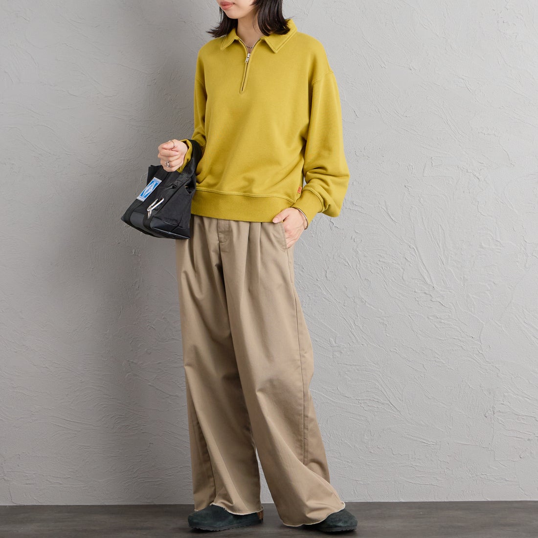 UNIVERSAL OVERALL [ユニバーサルオーバーオール] 別注 ハーフジップポロスウェット [U2632206IN-JF] PISTACHIO &&モデル身長：162cm 着用サイズ：F&&
