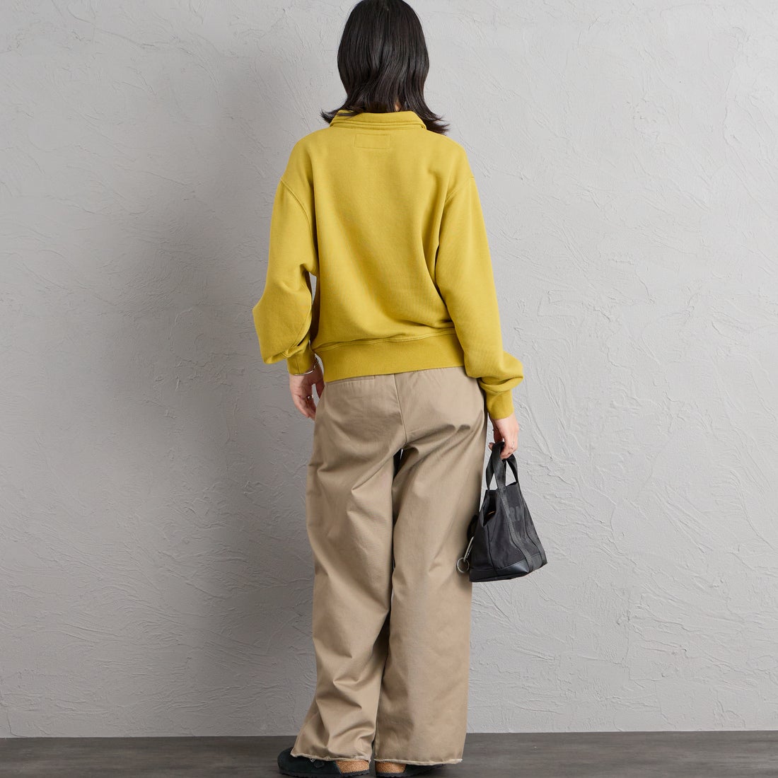 UNIVERSAL OVERALL [ユニバーサルオーバーオール] 別注 ハーフジップポロスウェット [U2632206IN-JF] PISTACHIO &&モデル身長：162cm 着用サイズ：F&&
