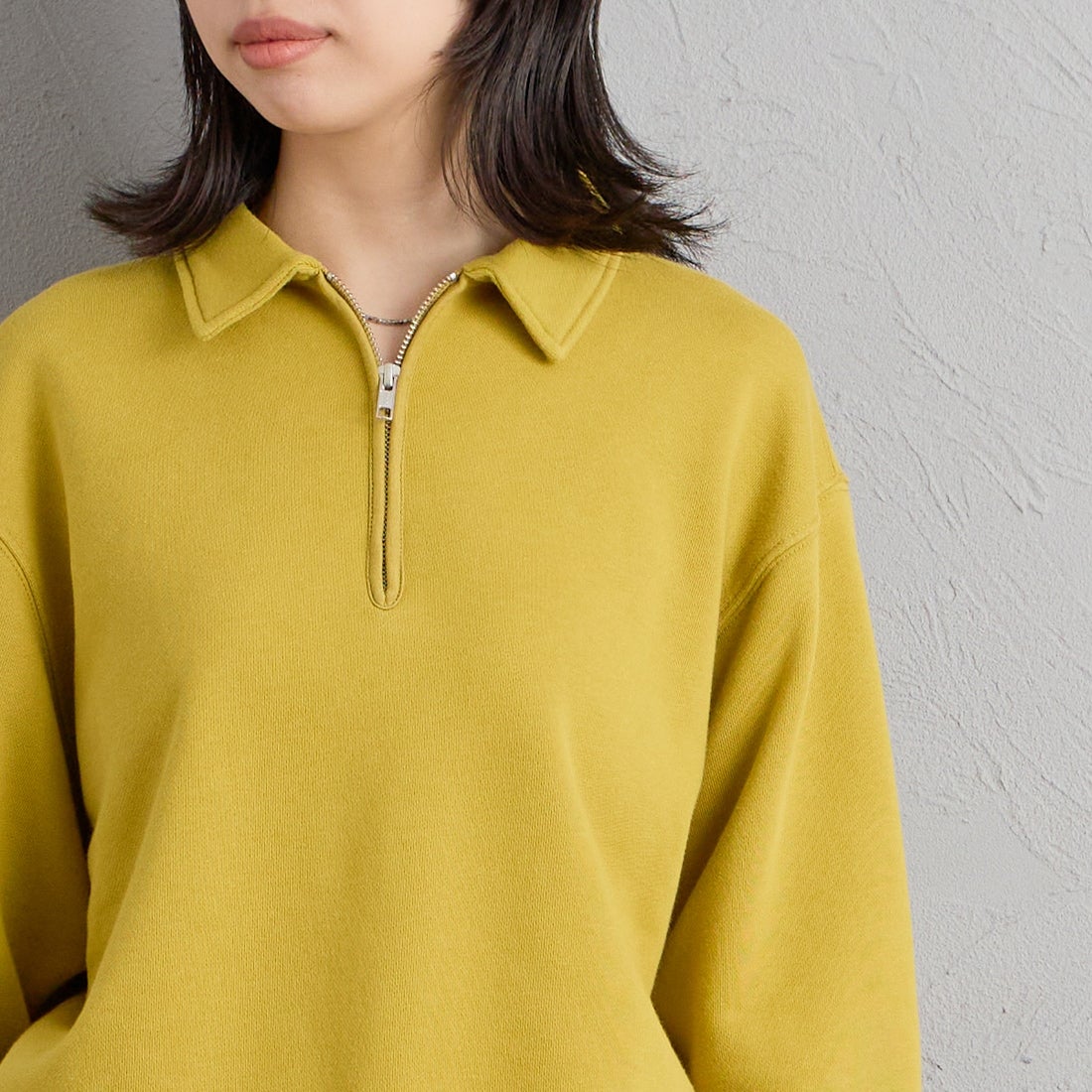 UNIVERSAL OVERALL [ユニバーサルオーバーオール] 別注 ハーフジップポロスウェット [U2632206IN-JF] PISTACHIO &&モデル身長：162cm 着用サイズ：F&&
